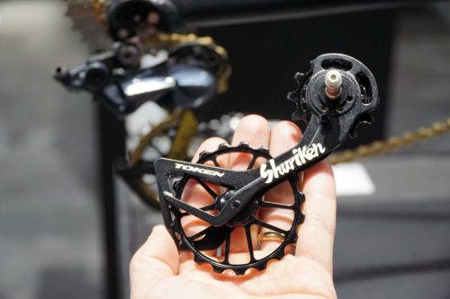 https://bikerumor.com/2019/11/10/token-goes-full-ninja-w-hidden-cables-shimano-105-shurikens-lighter-parts/