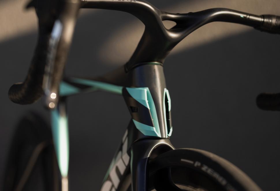 BianchiからCerveloのハンドルに似たBianchi Oltre RC登場 | ロード